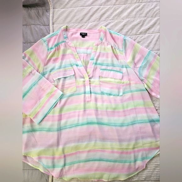 Torrid Pastel Striped Women's Top Size 2 - Picture 1 of 8